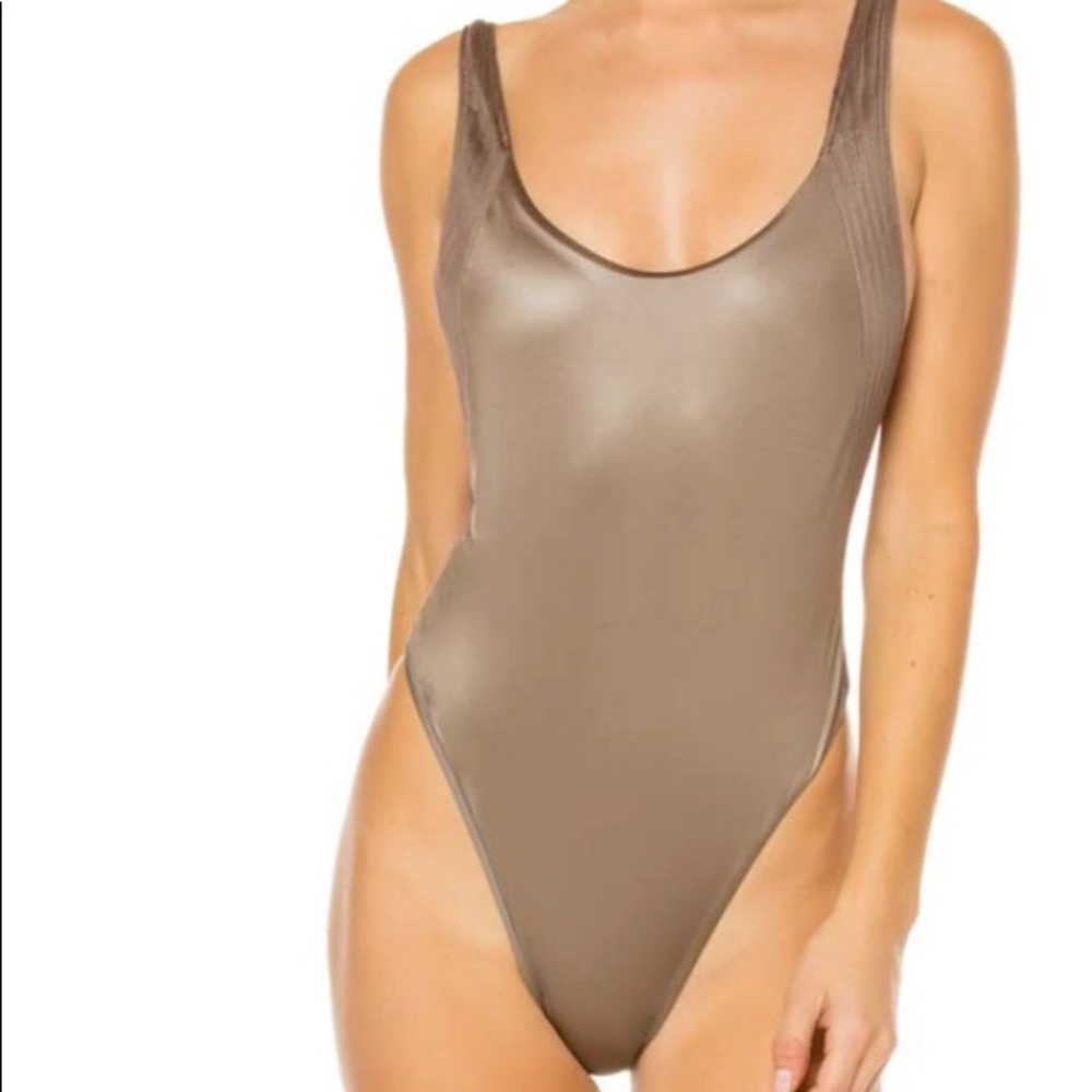 CAMELLIA PALETTE ALINA ONE PIECE BY AGUA BENDITA